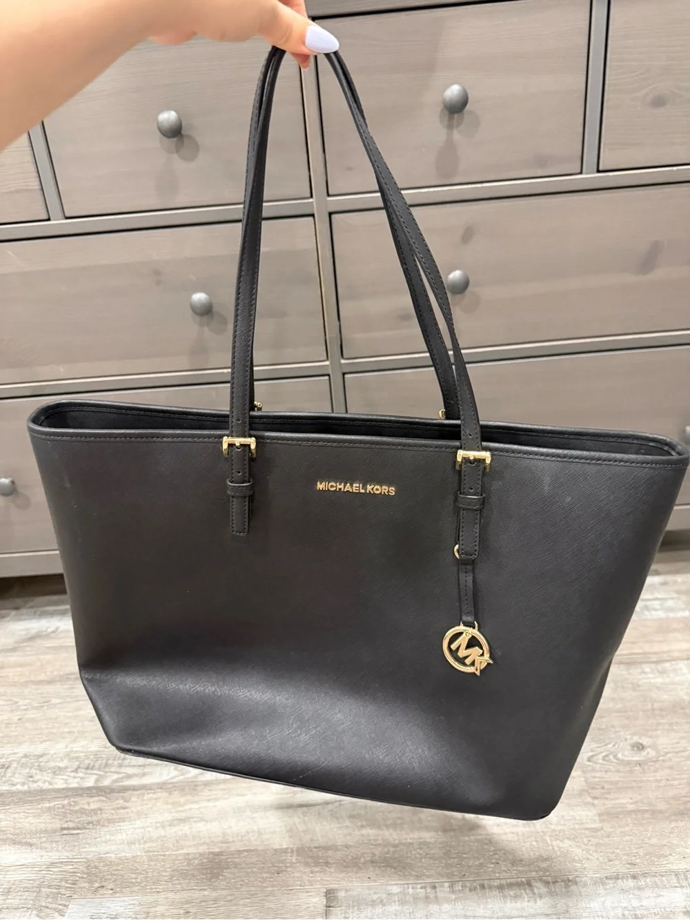 Michael Kors Jet Set Medium Saffiano Leather Top-Zip Tote Bag